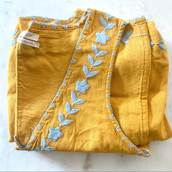 ✨NWOT Urban Outfitters Embroidered Shift Dress - Picture 4 of 7